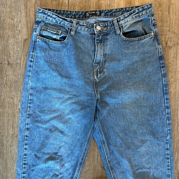 PRETTYLITTLETHING MOM JEANS SIZE(10) - Picture 3 of 7